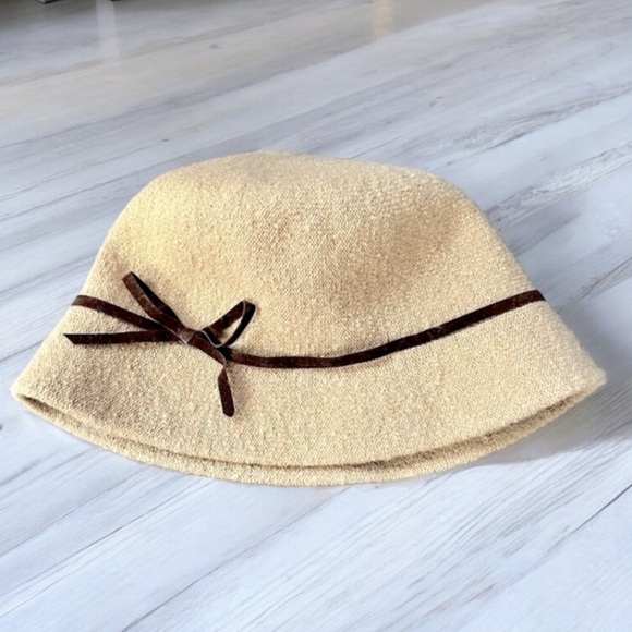 Vintage LIZ CLAIBORNE Wool Blend Tan Fuzzy Retro Bucket Hat with Felt Brown Bow - Picture 2 of 16